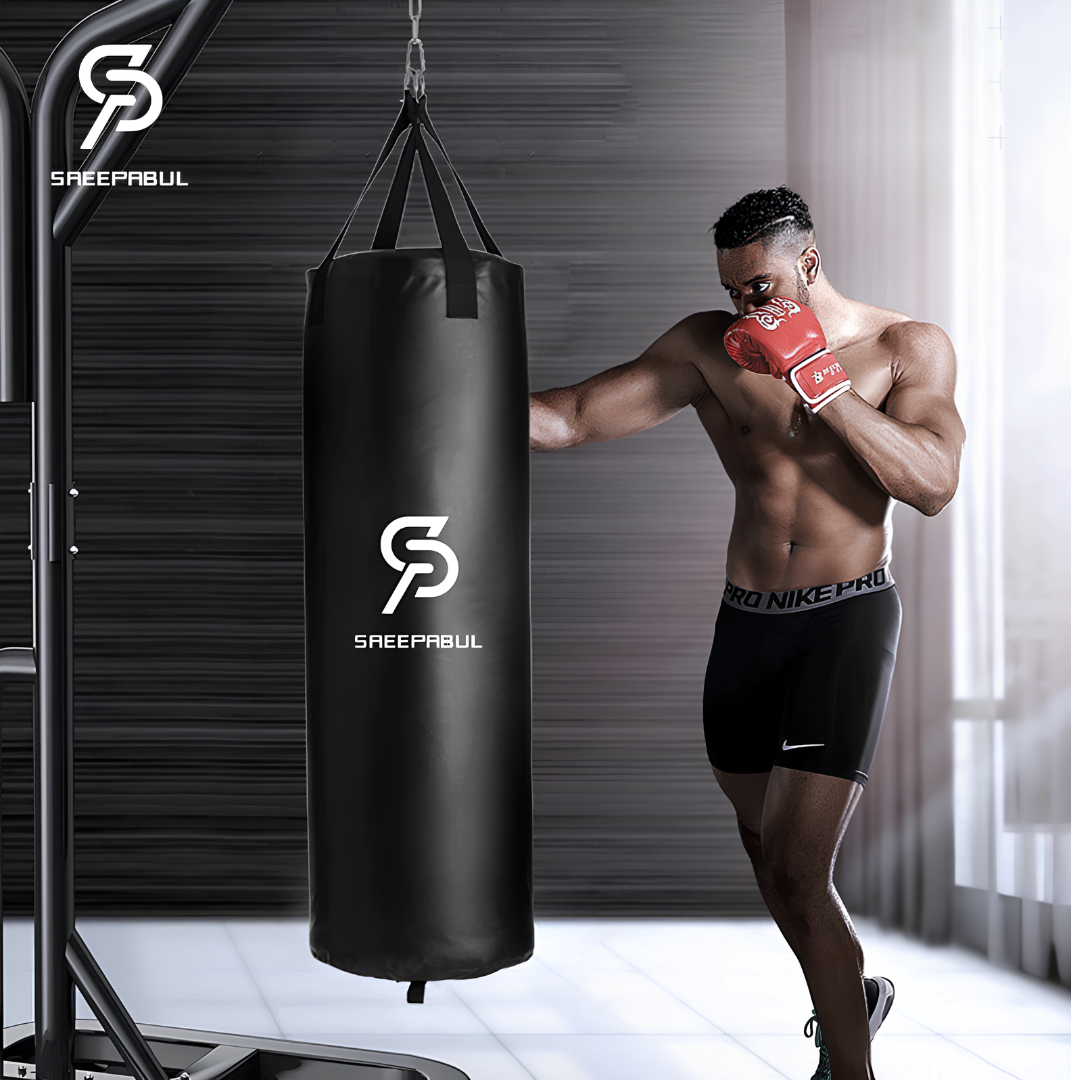 training avec le sac de frappe suspendu cuir synthetique noir