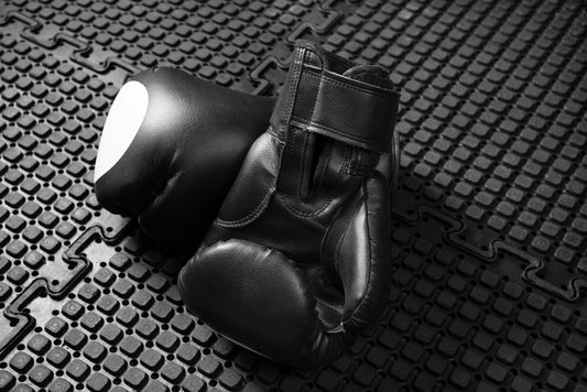 Les 5 Exercices de Boxe Essentiels pour S’entraîner Comme un Pro Chez Soi